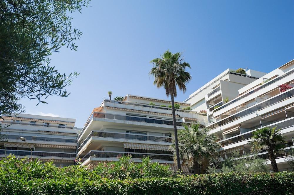 Residence Pierre & Vacances La Rostagne Жуан-Ле-Пин Екстериор снимка