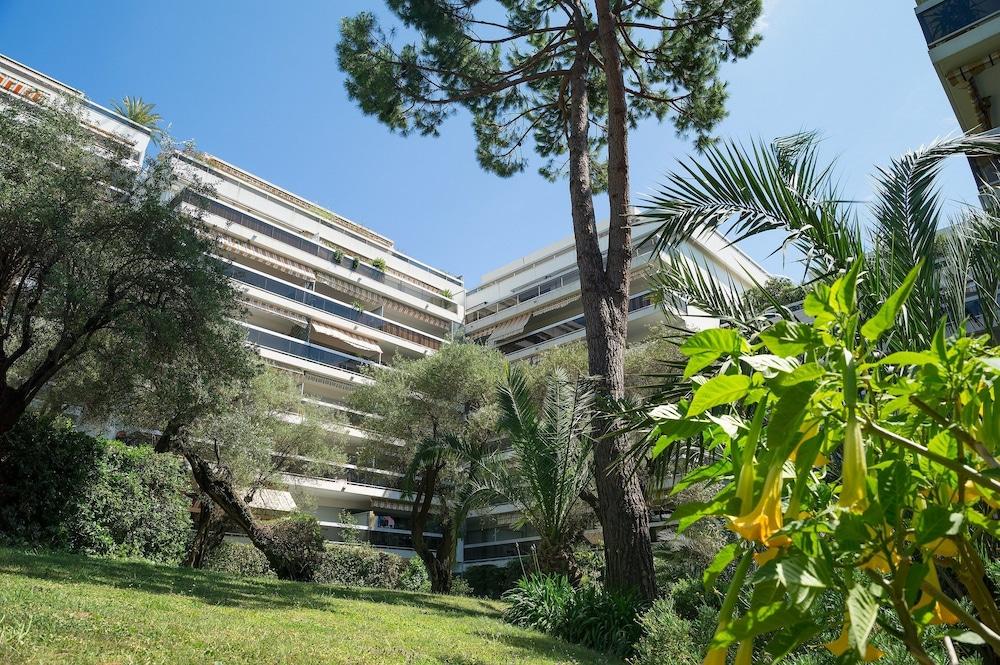 Residence Pierre & Vacances La Rostagne Жуан-Ле-Пин Екстериор снимка