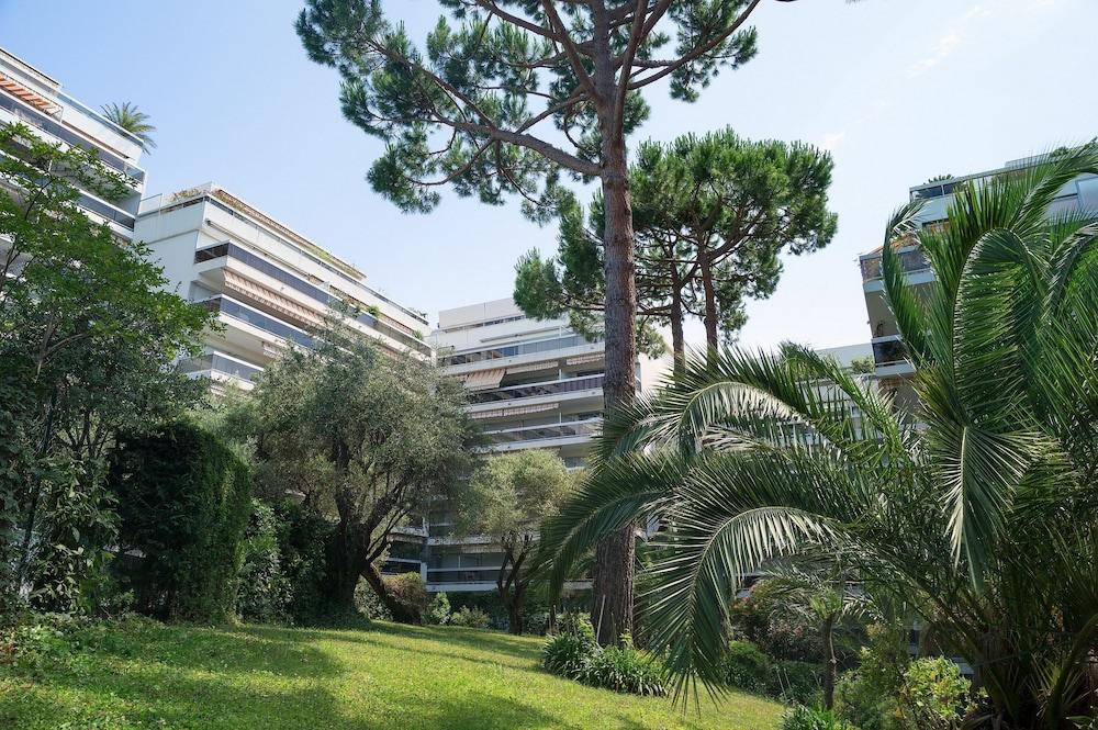 Residence Pierre & Vacances La Rostagne Жуан-Ле-Пин Екстериор снимка