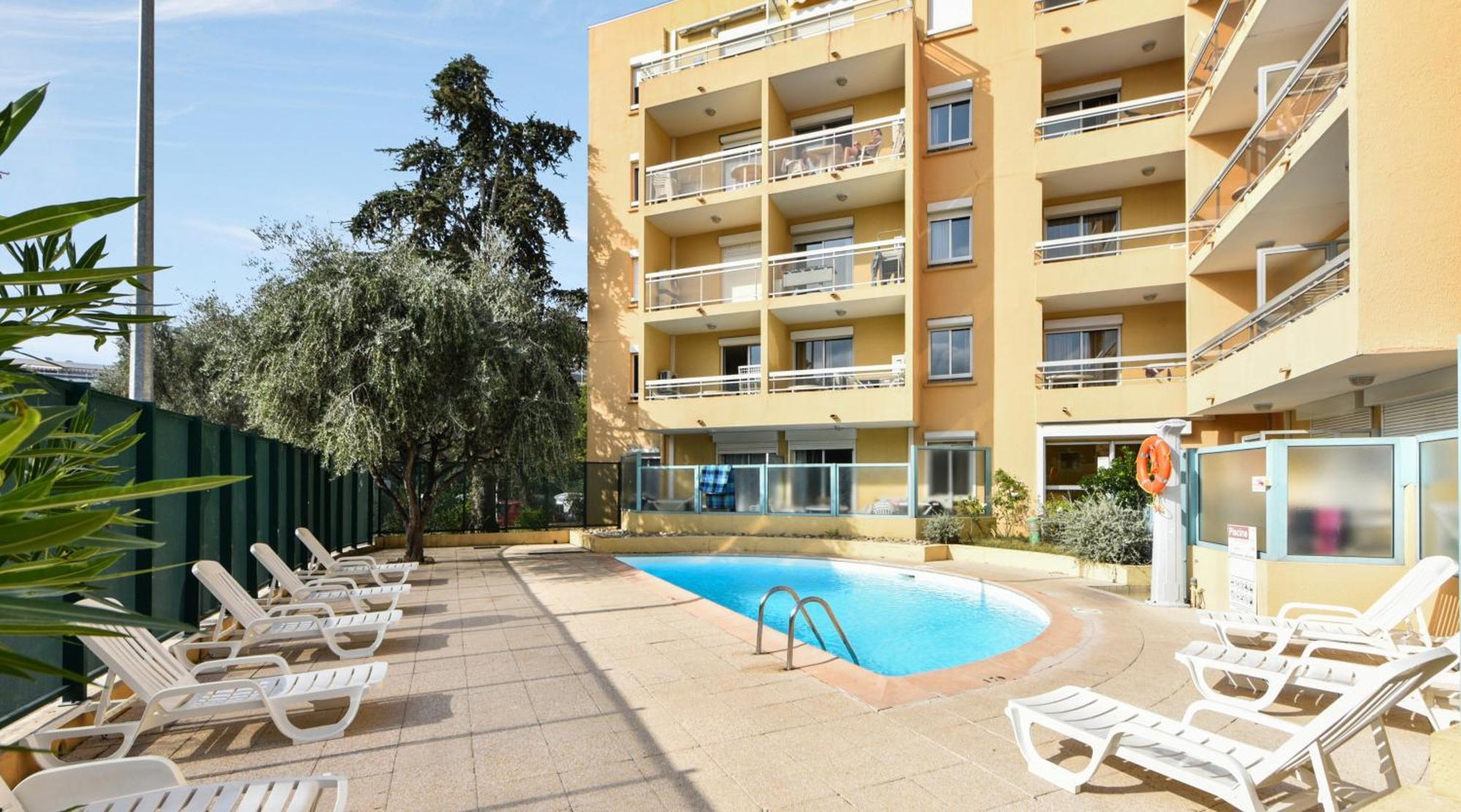 Residence Pierre & Vacances La Rostagne Жуан-Ле-Пин Екстериор снимка
