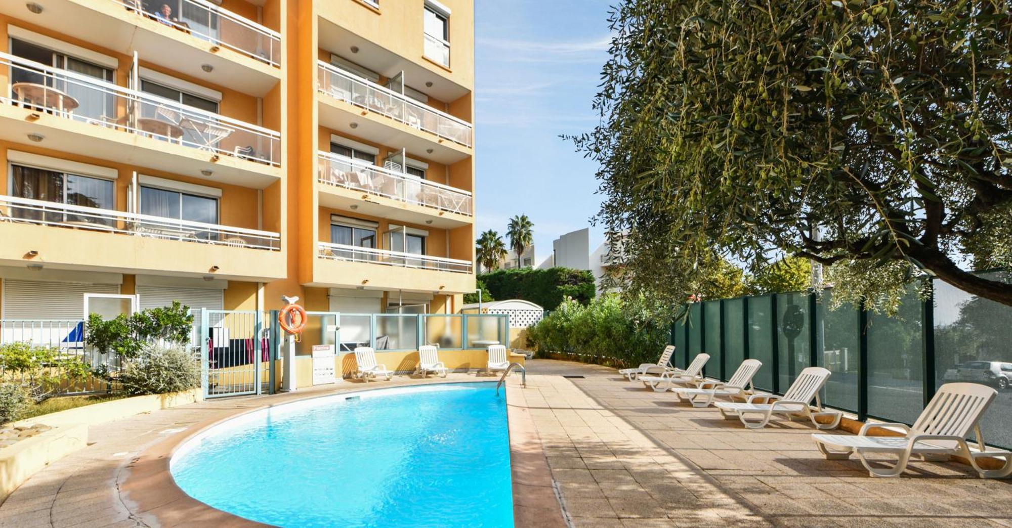 Residence Pierre & Vacances La Rostagne Жуан-Ле-Пин Екстериор снимка