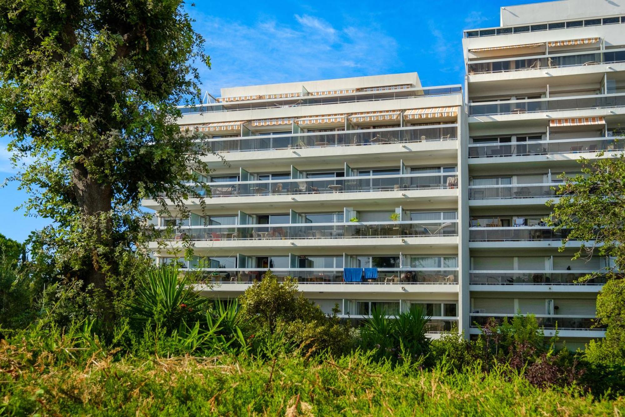 Residence Pierre & Vacances La Rostagne Жуан-Ле-Пин Екстериор снимка