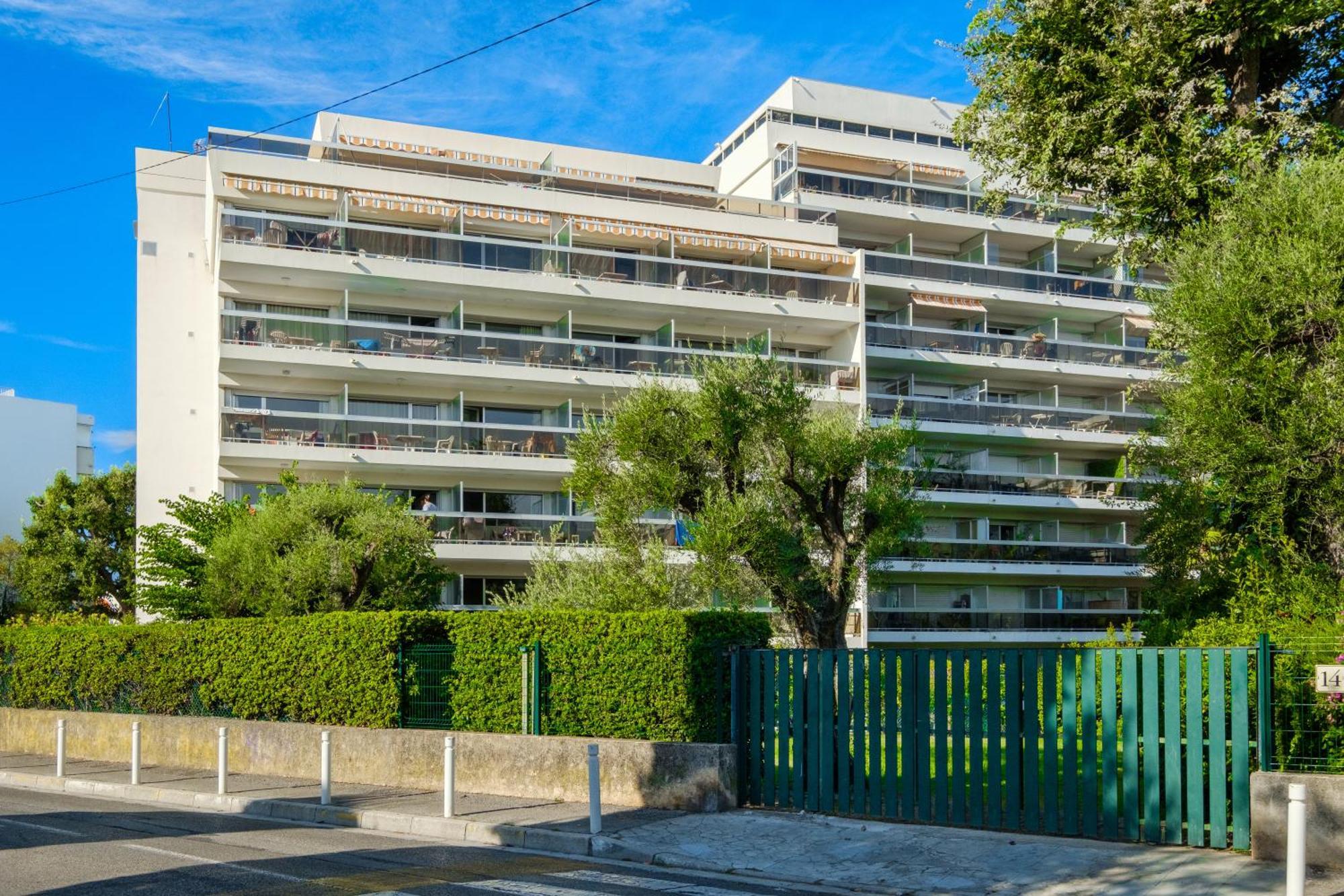 Residence Pierre & Vacances La Rostagne Жуан-Ле-Пин Екстериор снимка