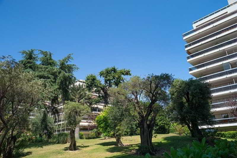 Residence Pierre & Vacances La Rostagne Жуан-Ле-Пин Екстериор снимка